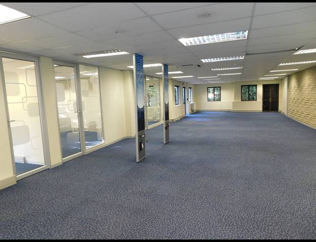 2,355M² OFFICE TO LET IN HYDE PARK